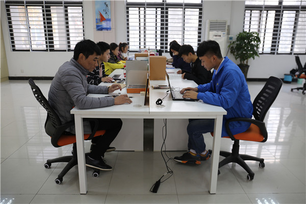 众创空间认真工作