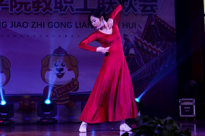 文化与传播学院分工会 歌伴舞《年轮》