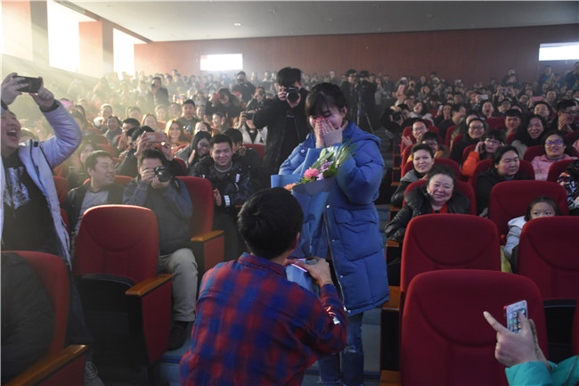 联欢会中的大彩蛋—一现场表白